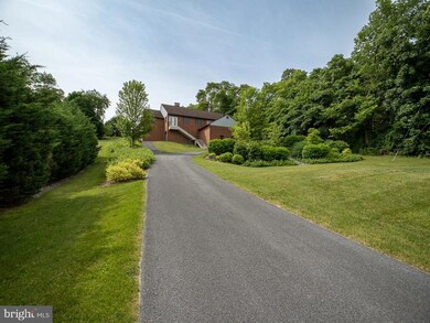 466 White Oak Ln, Leesport, PA 19533 - photo 3