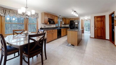 7 Suzanne Cir, Plaistow, NH 03865 - photo 4