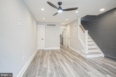 2545 S Warnock St, Philadelphia, PA 19148 - photo 4