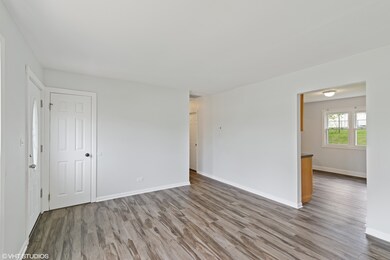 17214 Peach Grove Ln, Hazel Crest, IL 60429 - photo 4