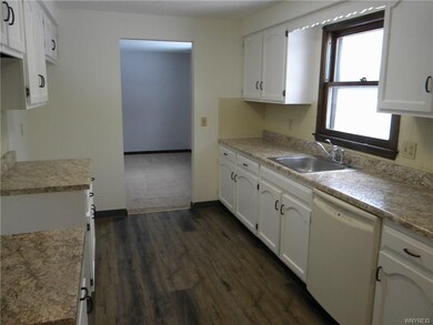 979 Castlebar Dr, North Tonawanda, NY 14120 - photo 6