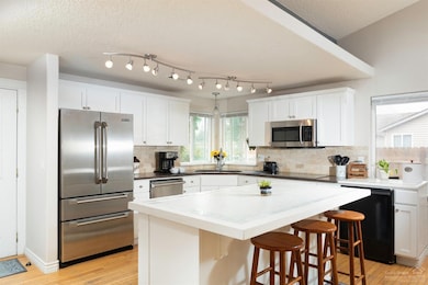 61130 Brookhollow Dr, Bend, OR 97702 - photo 4