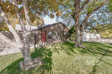 823 Maple St, Nampa, ID 83686 - photo 2
