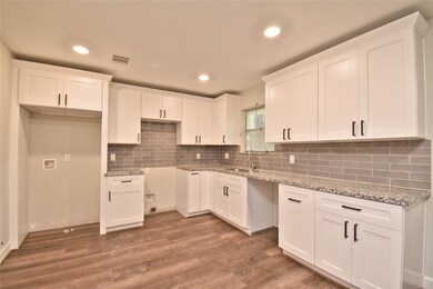 511 Heather Ln, Friendswood, TX 77546 - photo 4