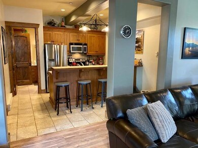 100 Pennington Pl open living. kitchen I
