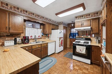 Look at all that cupboard space!