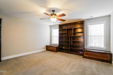 008-photo-family-room-13448690