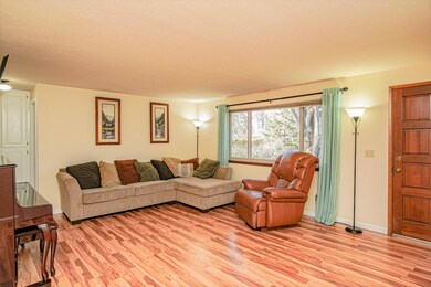 131 Belindy Cir, Grants Pass, OR 97527 - photo 2