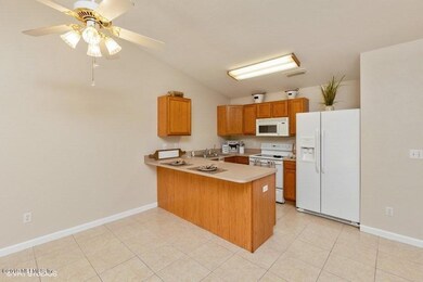 04_6SerenadePlace_177003_Kitchen_LowRes