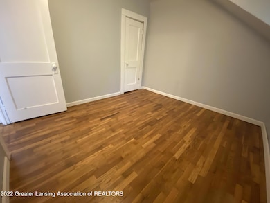 upper unit bedroom (2)