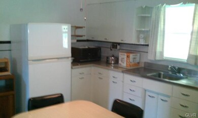 4225 Roosevelt St, Whitehall, PA 18052 - photo 5