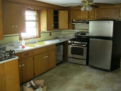 19 Flanders St, Johnston, RI 02919 - photo 2