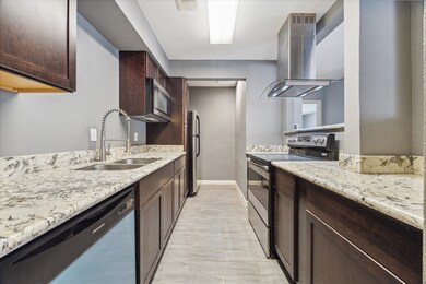 6401 Skyline Dr unit 28, Houston, TX 77057 - photo 4