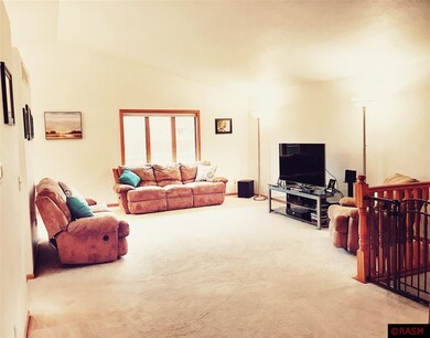 228 Maverick Dr, Mankato, MN 56001 - photo 2