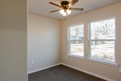 806 E 12th St, Bonham, TX 75418 - photo 4