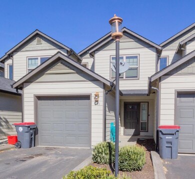 241 Daisy Creek Village Dr, Central Point, OR 97502 - photo 2