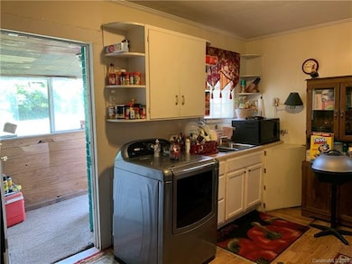 340 S Race St, Statesville, NC 28677 - photo 6