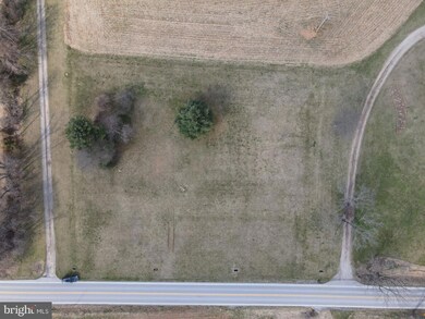 795 Woolen Mill Rd, Stewartstown, PA 17363 - photo 2