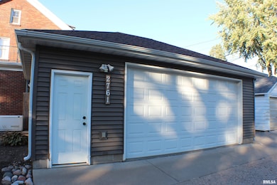 2761 Scott St, Davenport, IA 52803 - photo 4