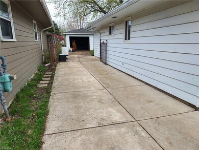 374 Gayle Dr, Sheffield Lake, OH 44054 - photo 4