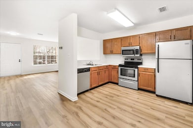 19742 Teakwood Cir, Germantown, MD 20874 - photo 7