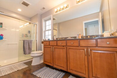 6520 Pipestone St EC Bathroom 4