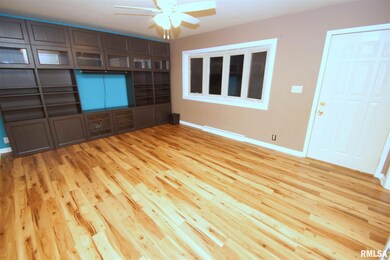 1132 Fairlane Dr, Bettendorf, IA 52722 - photo 2