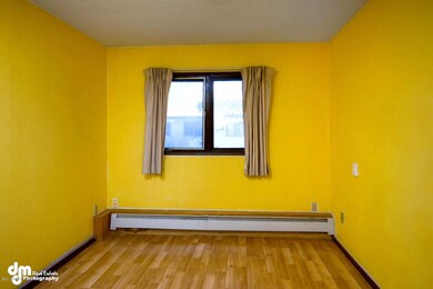 3004 W Northern Lights Blvd-large-006-Be