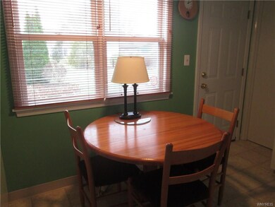 Eat-in Kitchen