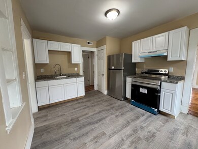 118-120 Westford Cir, Springfield, MA 01109 - photo 2