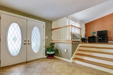 06_05Foyer_mls