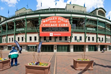 1124 W Addison St, Chicago, IL 60613 - photo 2