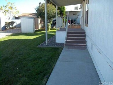 FRONT PORCH/NICE YARD 
