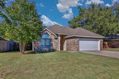 1019 Oxford Dr, Gainesville, TX 76240 - photo 2
