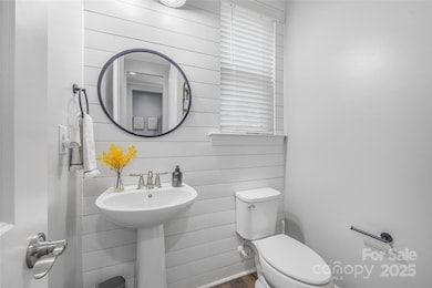 Powder Room w/natural light