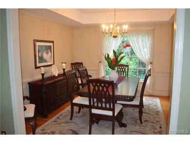 Elegant dining room with tray ceiling