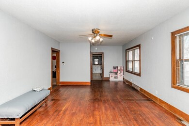 2300 Ave F_018