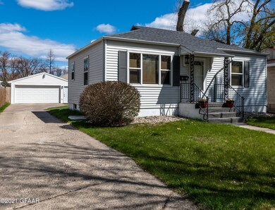 Toni 1820 6th Ave N-8566 (1)