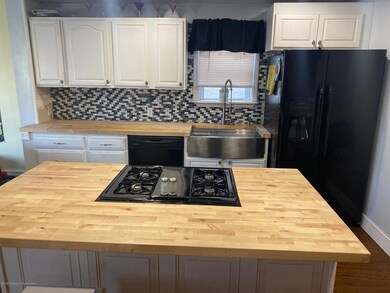 113 E Grove St, Scranton, PA 18510 - photo 4