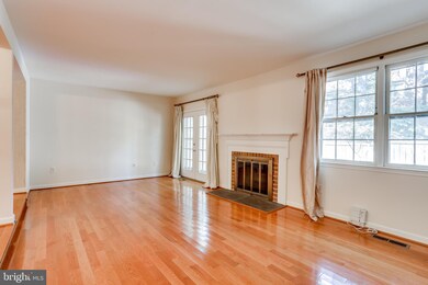 11302 Empire Ln, Rockville, MD 20852 - photo 2