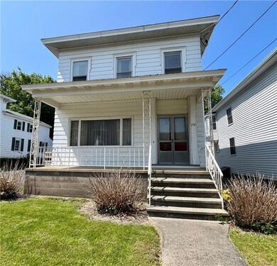 Covered front porch!