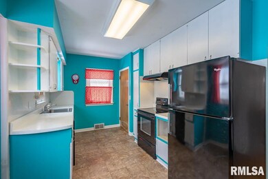 2863 Washington St, Davenport, IA 52804 - photo 5