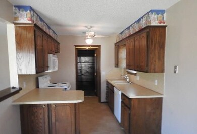 2113 NE 8th St, Moore, OK 73160 - photo 6