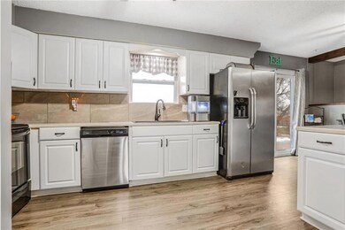 102 E Cedar St, Spring Hill, KS 66083 - photo 4