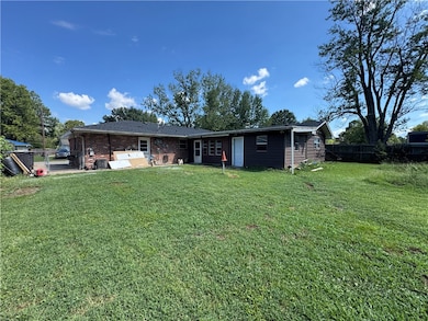 506 Dyer St, Springdale, AR 72762 - photo 6