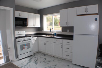 2122 E 12th St, Davenport, IA 52803 - photo 5