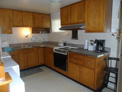 1002 N 15th St, Niles, MI 49120 - photo 3