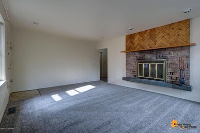 Living room w/ fireplace
