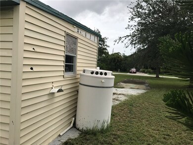 313 Pineapple St, Sebastian, FL 32958 - photo 7