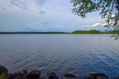 372' of lake frontage...